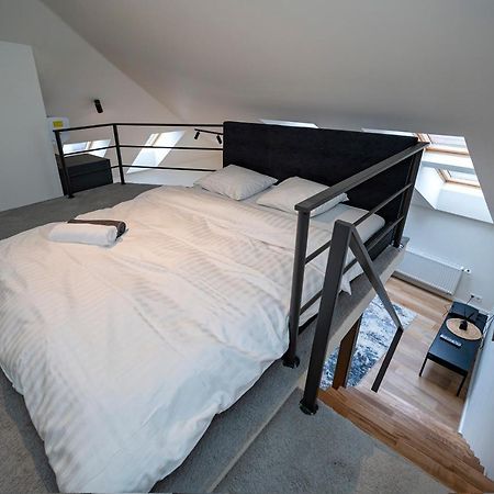 Loft 1 Bd Old Town Apartment By Hostlovers Kaunas Exterior foto